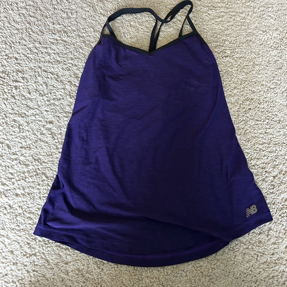 New balance workout tank
Like new 
Built in bra